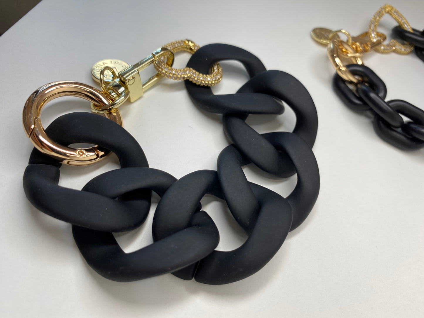 Chunky Chain Black Matt with strass ring Gold