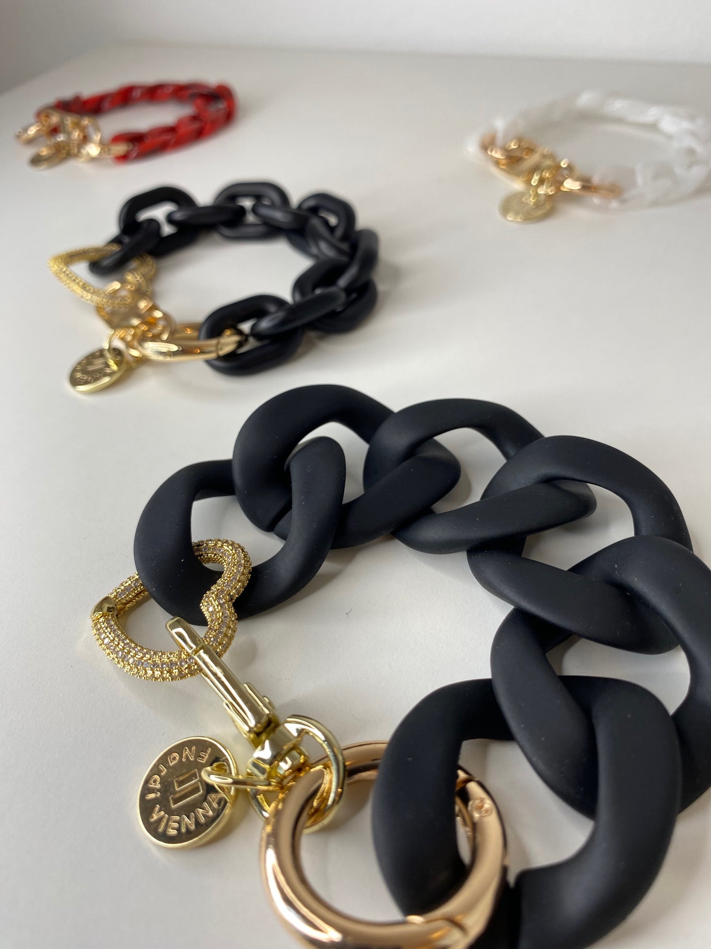 Chunky Chain Black Matt with strass ring Gold