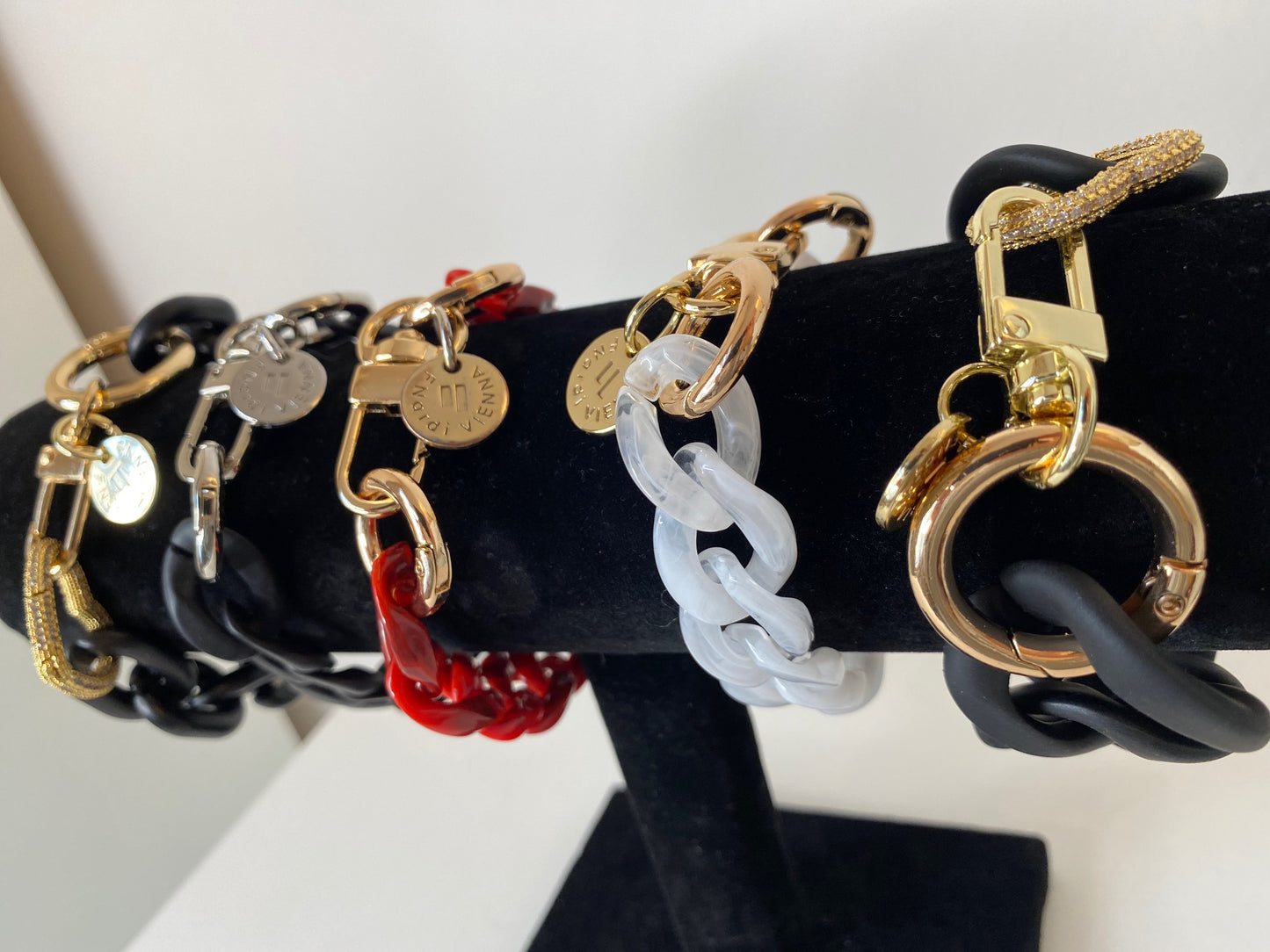 Chain Black Matt with strass ring Gold