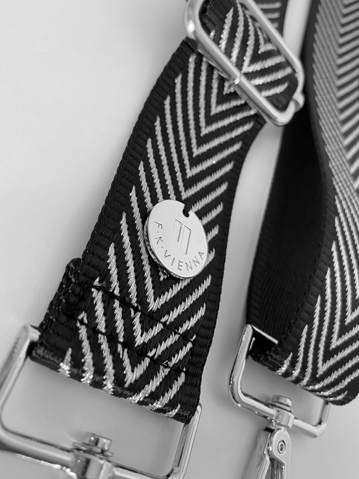Shoulder Strap Bag Silver-black jaquard
