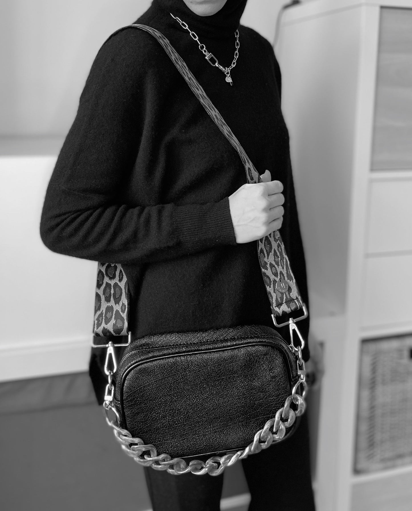 F-BAG Medium Black shiny buffalo