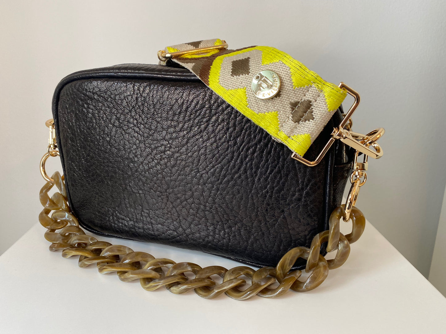 F-BAG Medium Black shiny buffalo