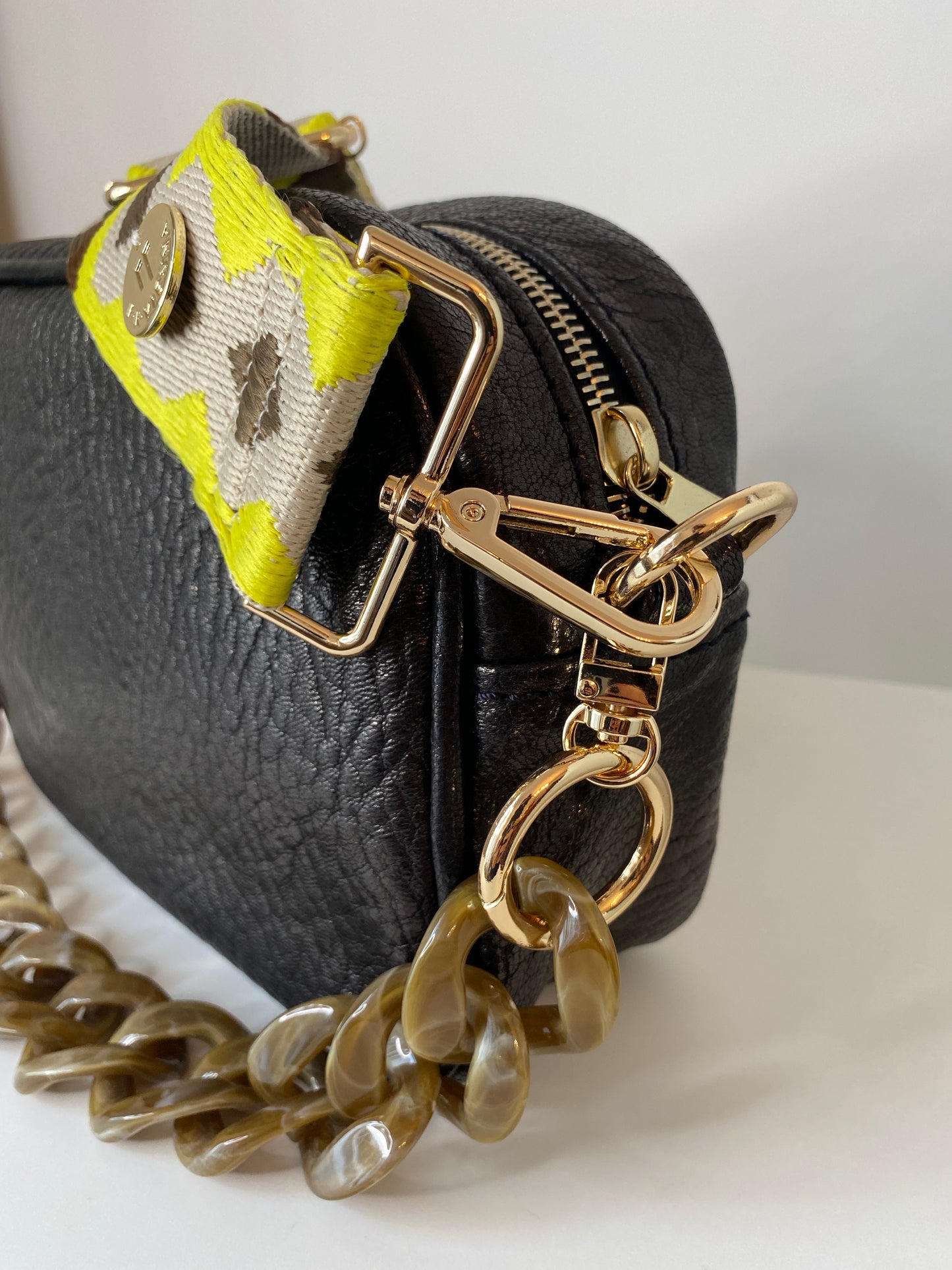 F-BAG Medium Black shiny buffalo