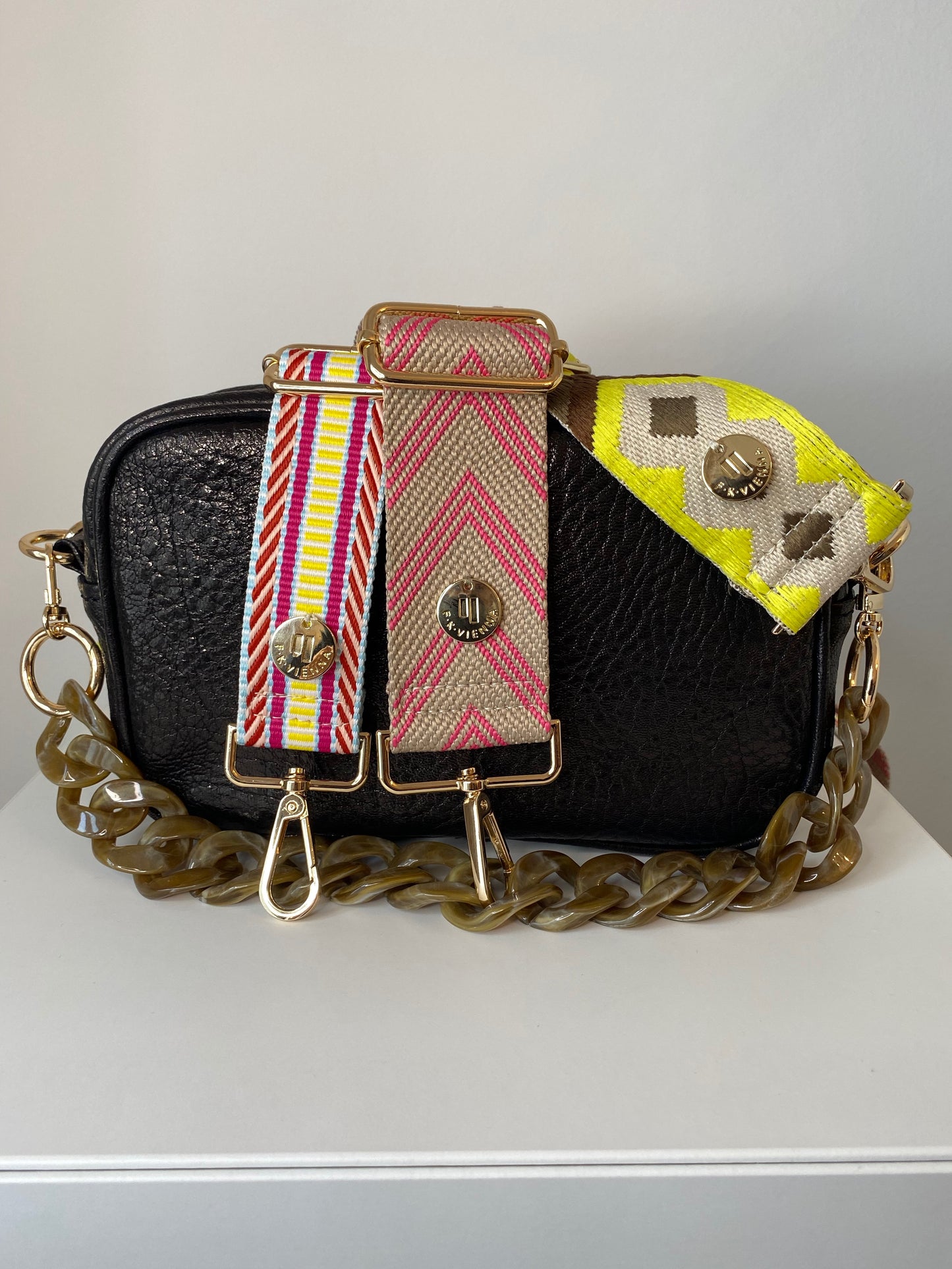 F-BAG Medium Black shiny buffalo