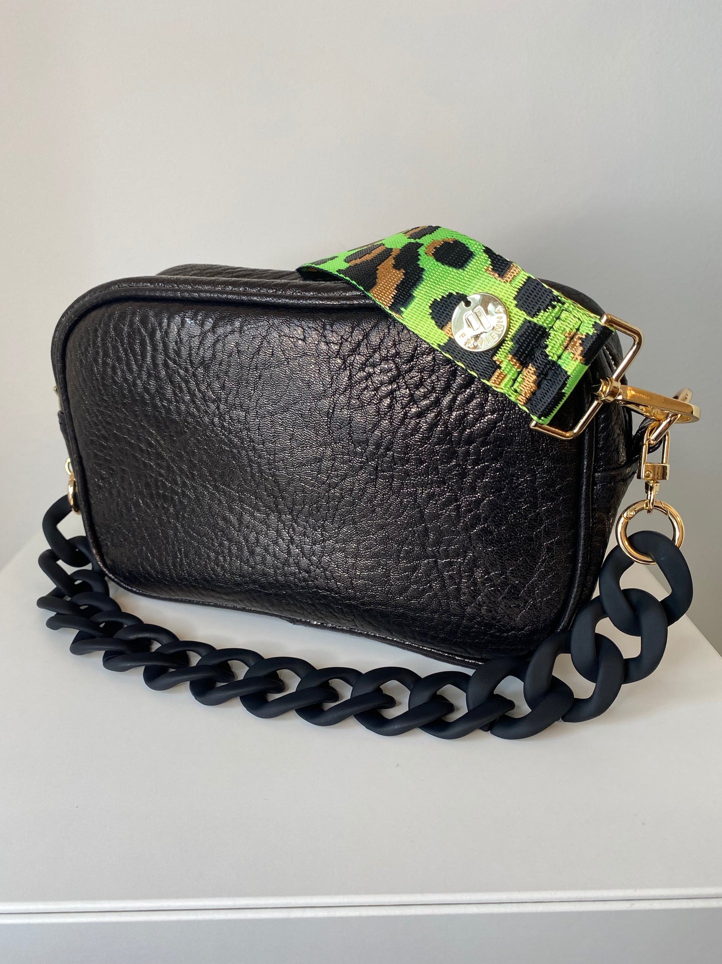 F-BAG Medium Black shiny buffalo