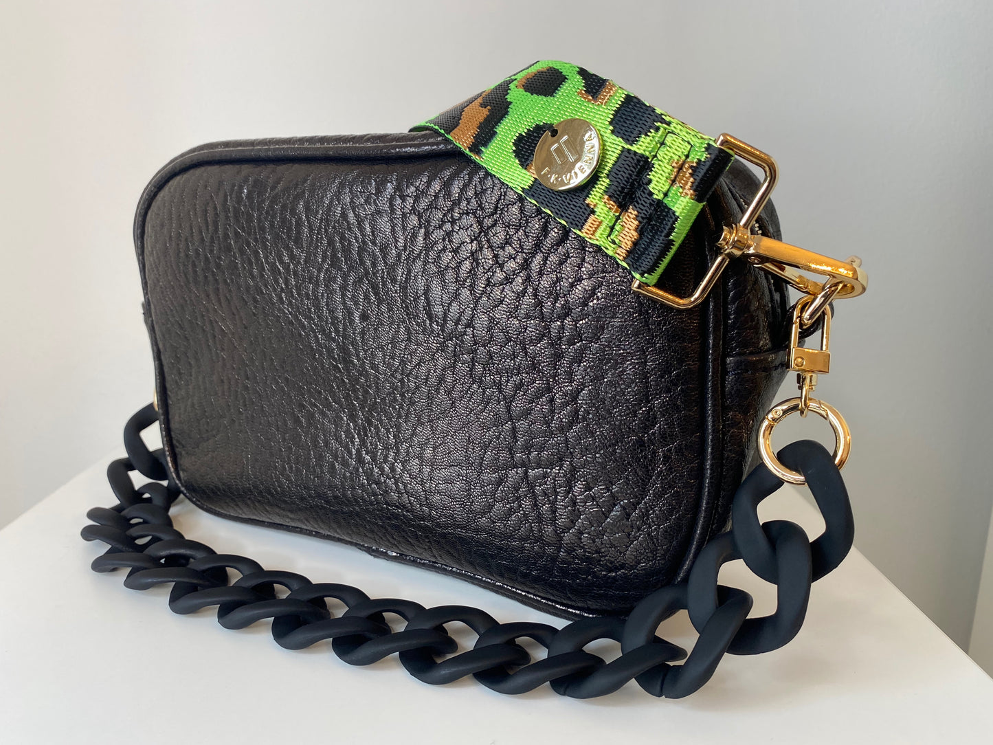 F-BAG Medium Black shiny buffalo