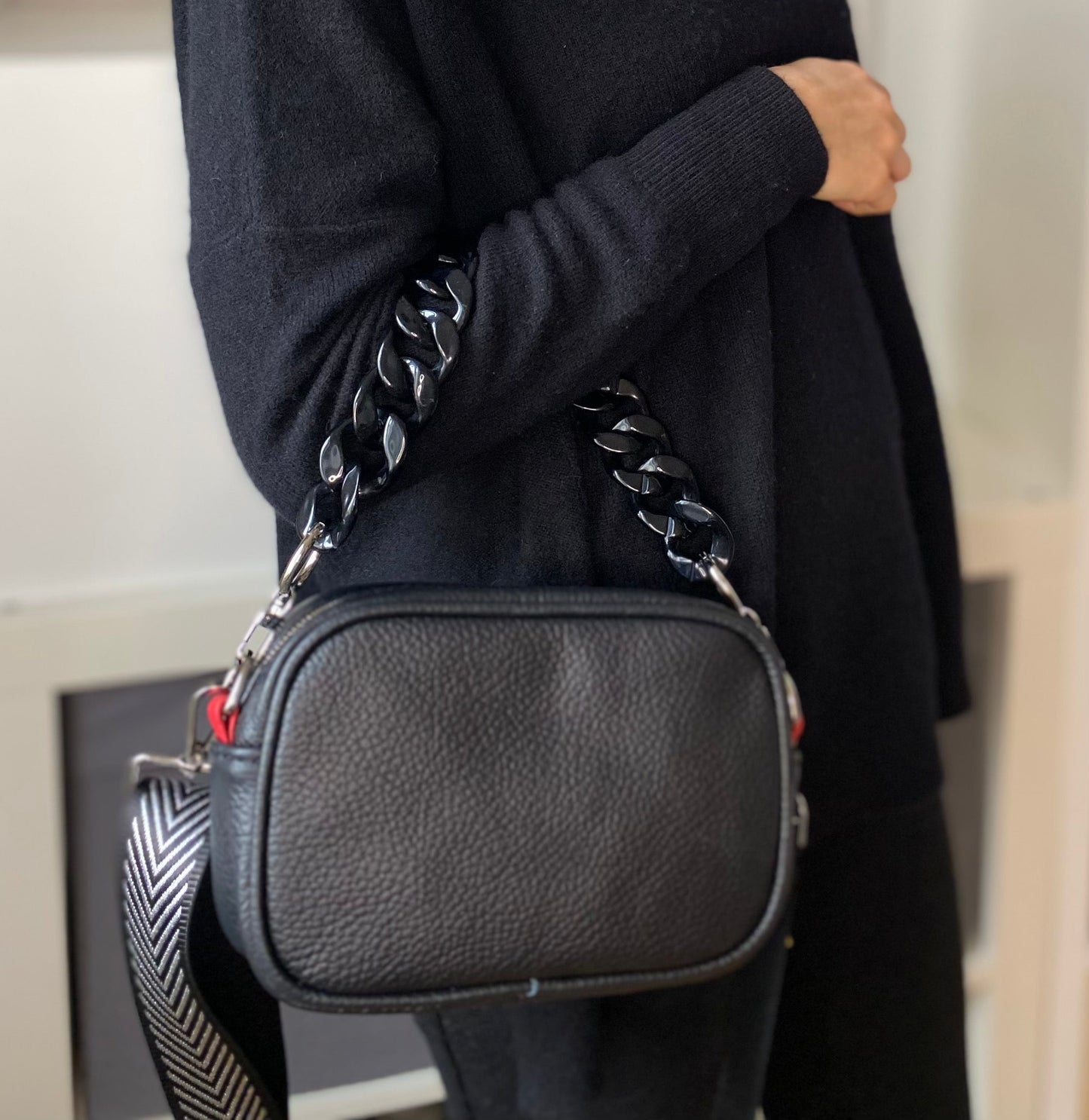 F-BAG Medium Black shiny buffalo