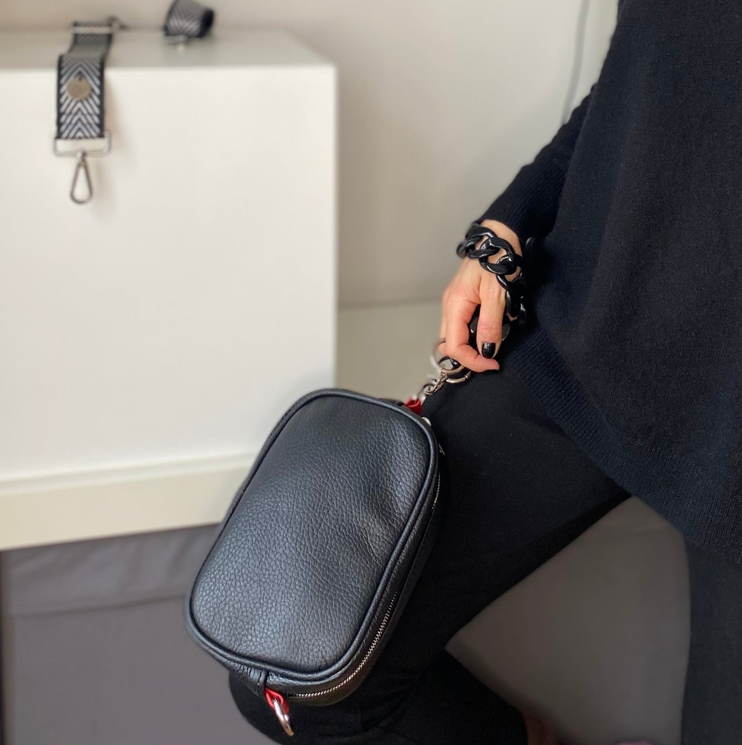 F-BAG Medium Black shiny buffalo