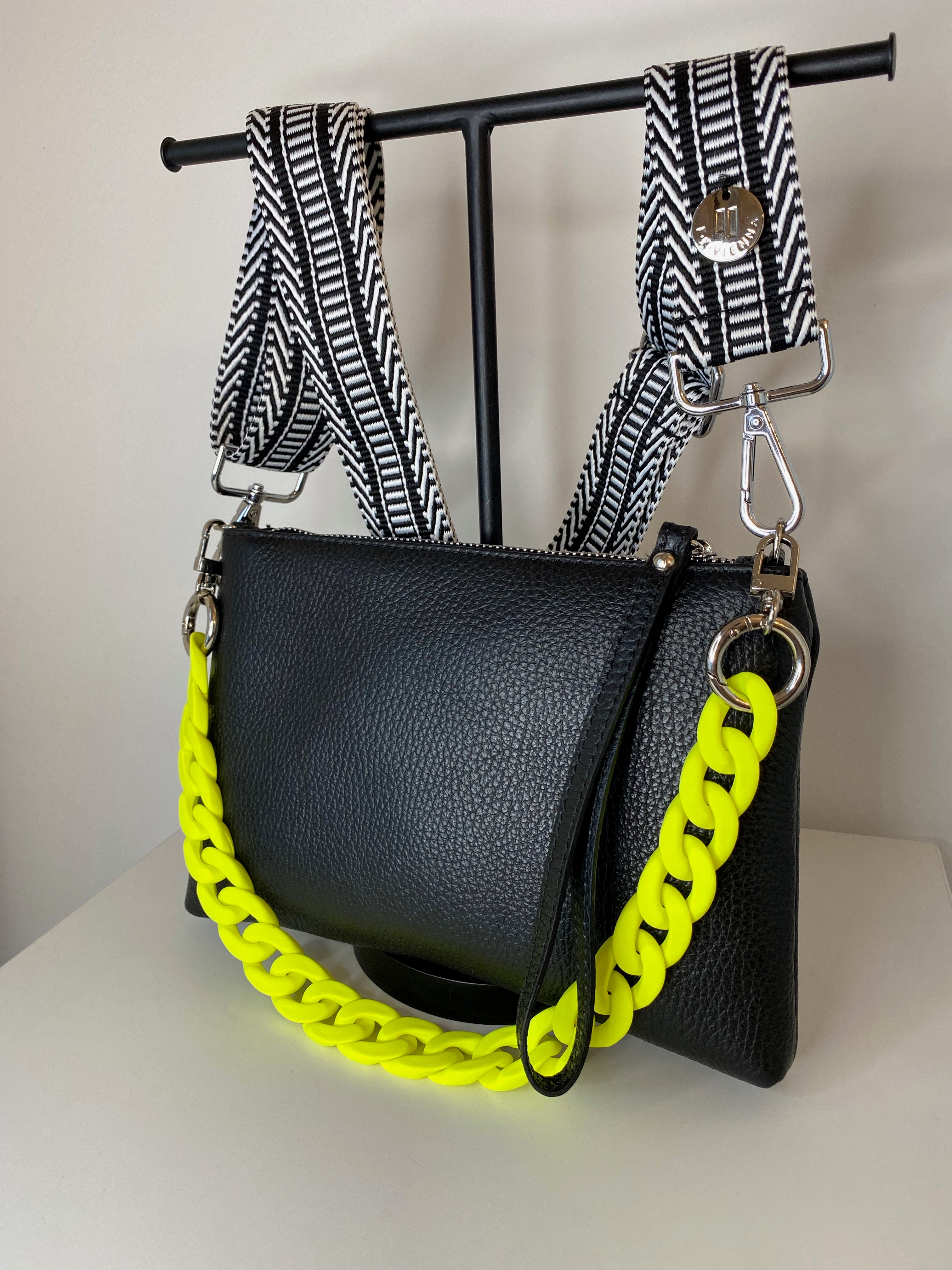 Kleine Anna Black Yellow Neon Chain