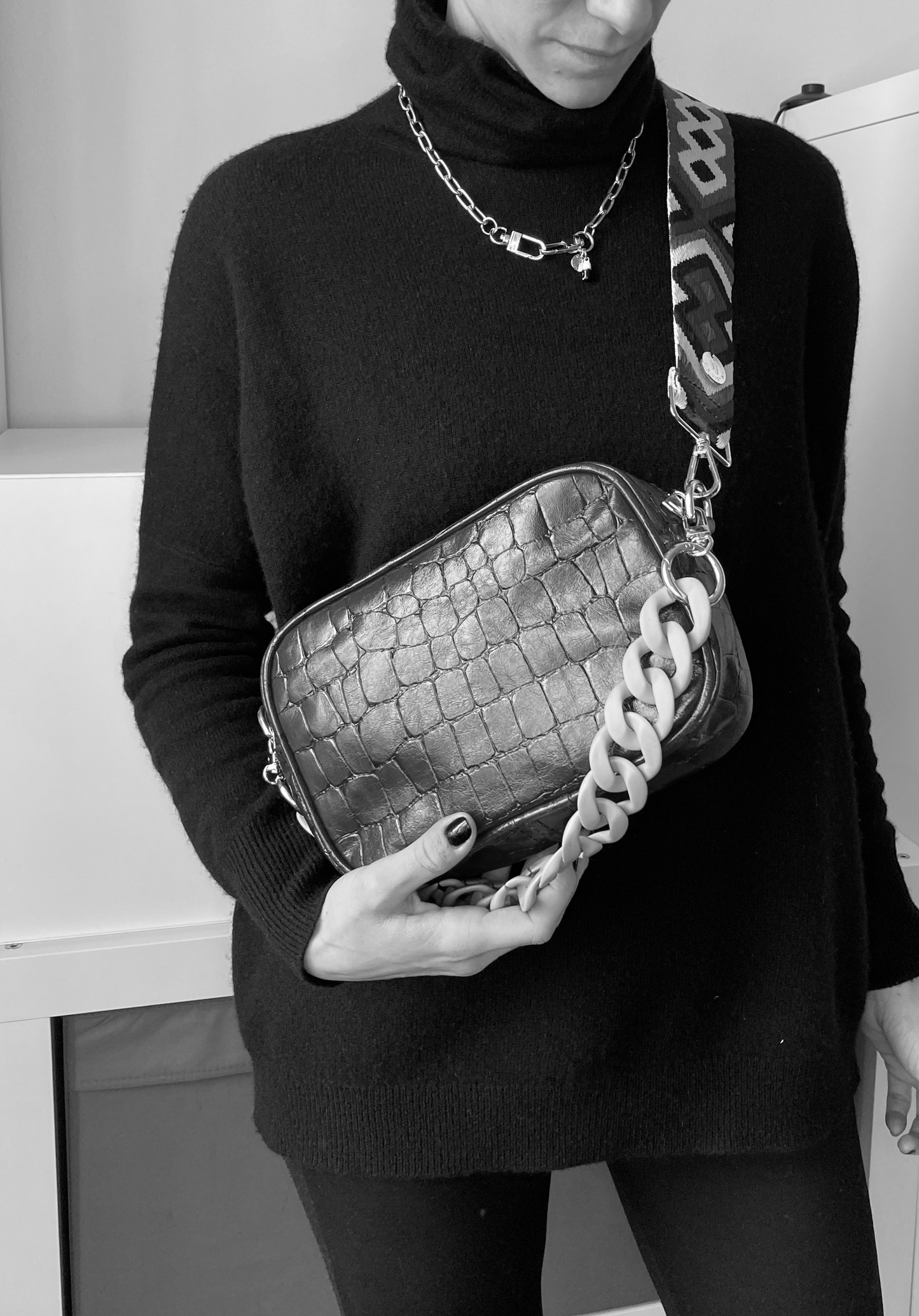 F-BAG Medium Black shiny buffalo